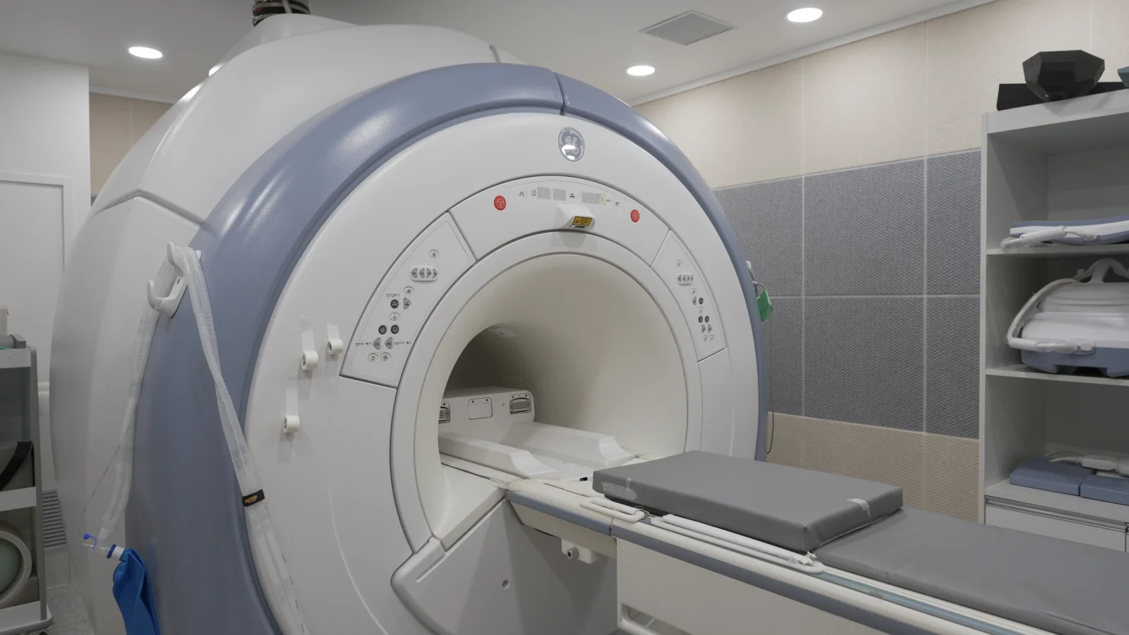 영상의학과 — CT/MRI 스캐너